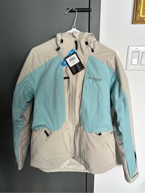 Brand new women’s Columbia Highland Summit Jacket